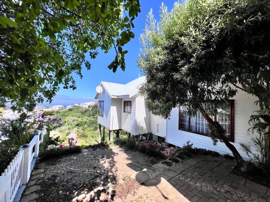 4 Bedroom Property for Sale in Herolds Bay Western Cape